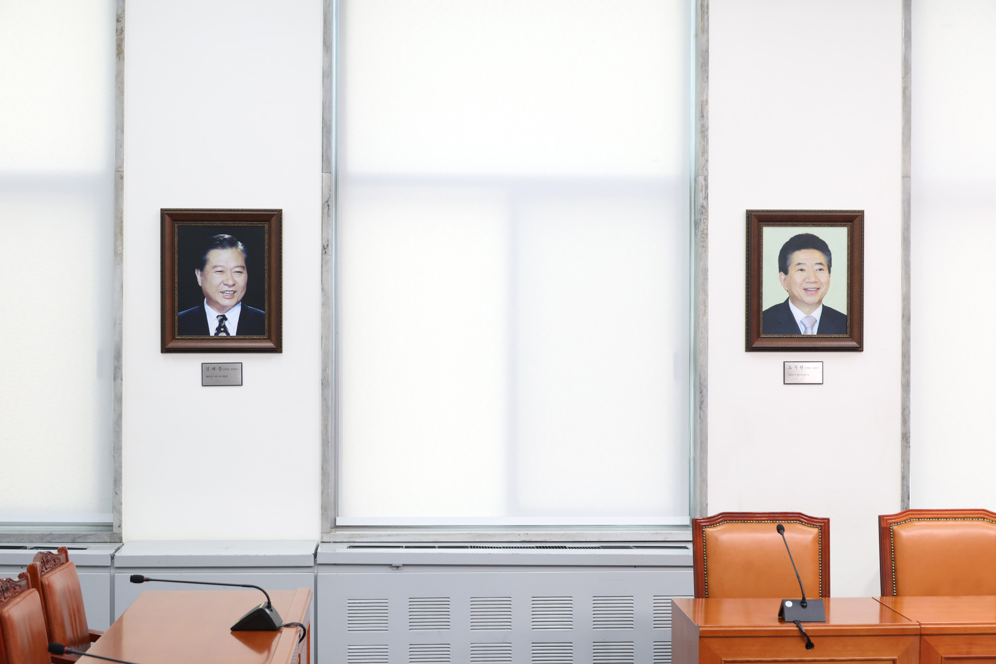 정치;국회;더불어민주당역대대통령사진;노무현;김대중;민주당대표회의실