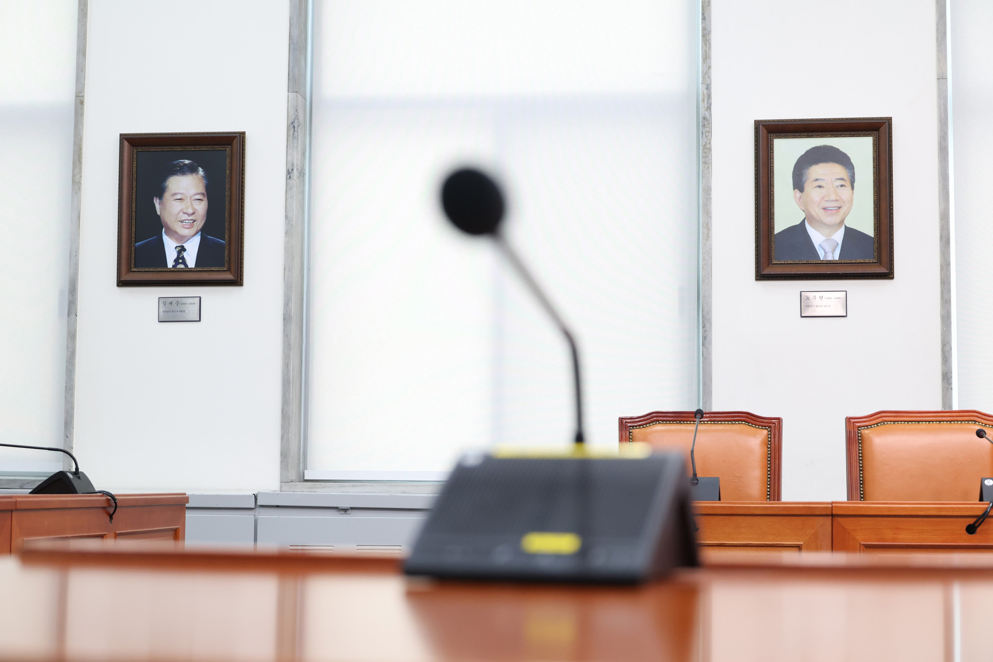 정치;국회;더불어민주당역대대통령사진;노무현;김대중;민주당대표회의실