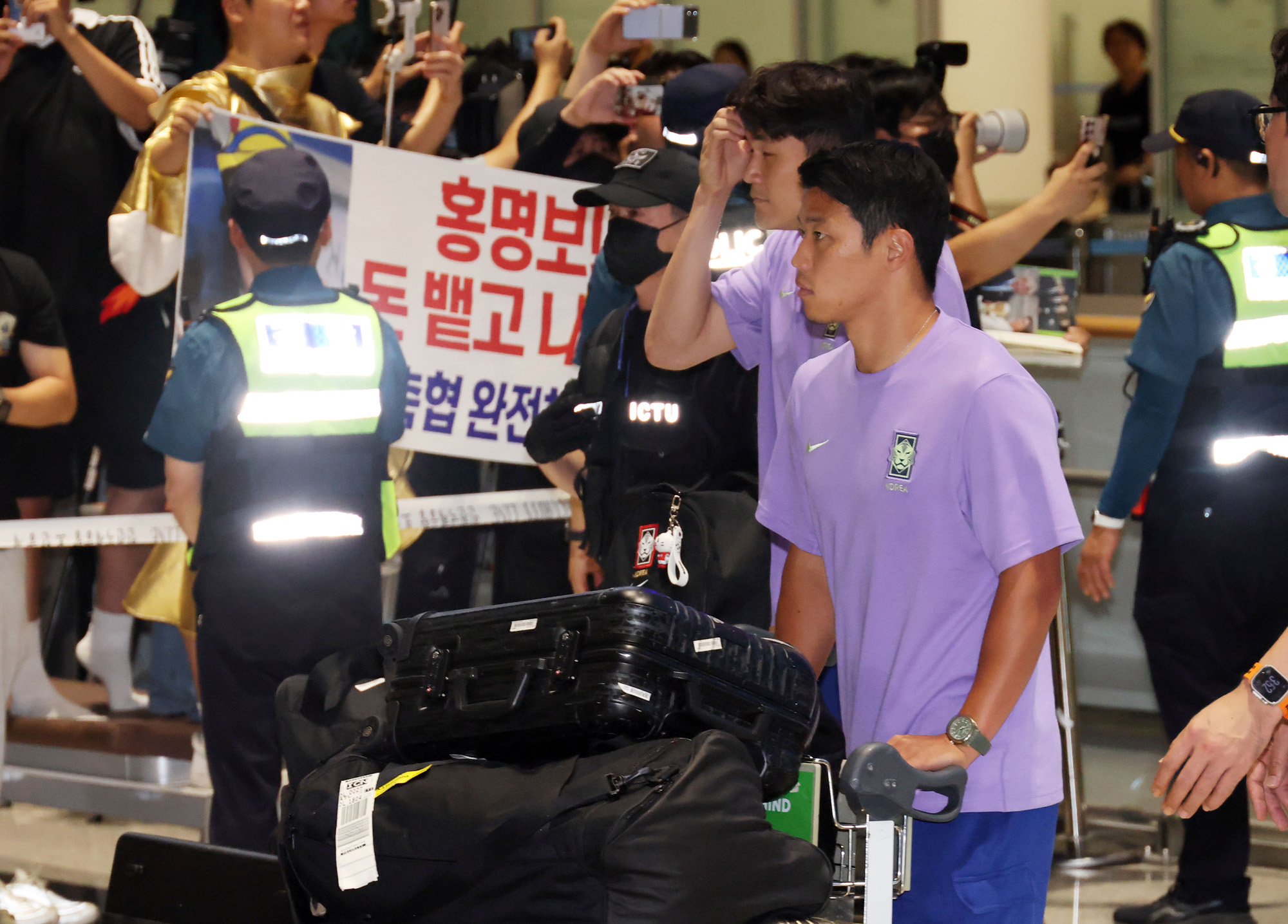스포츠;축구;2026북중미월드컵;축구국가대표팀귀국;홍명보귀국;홍명보전축구대표팀감독