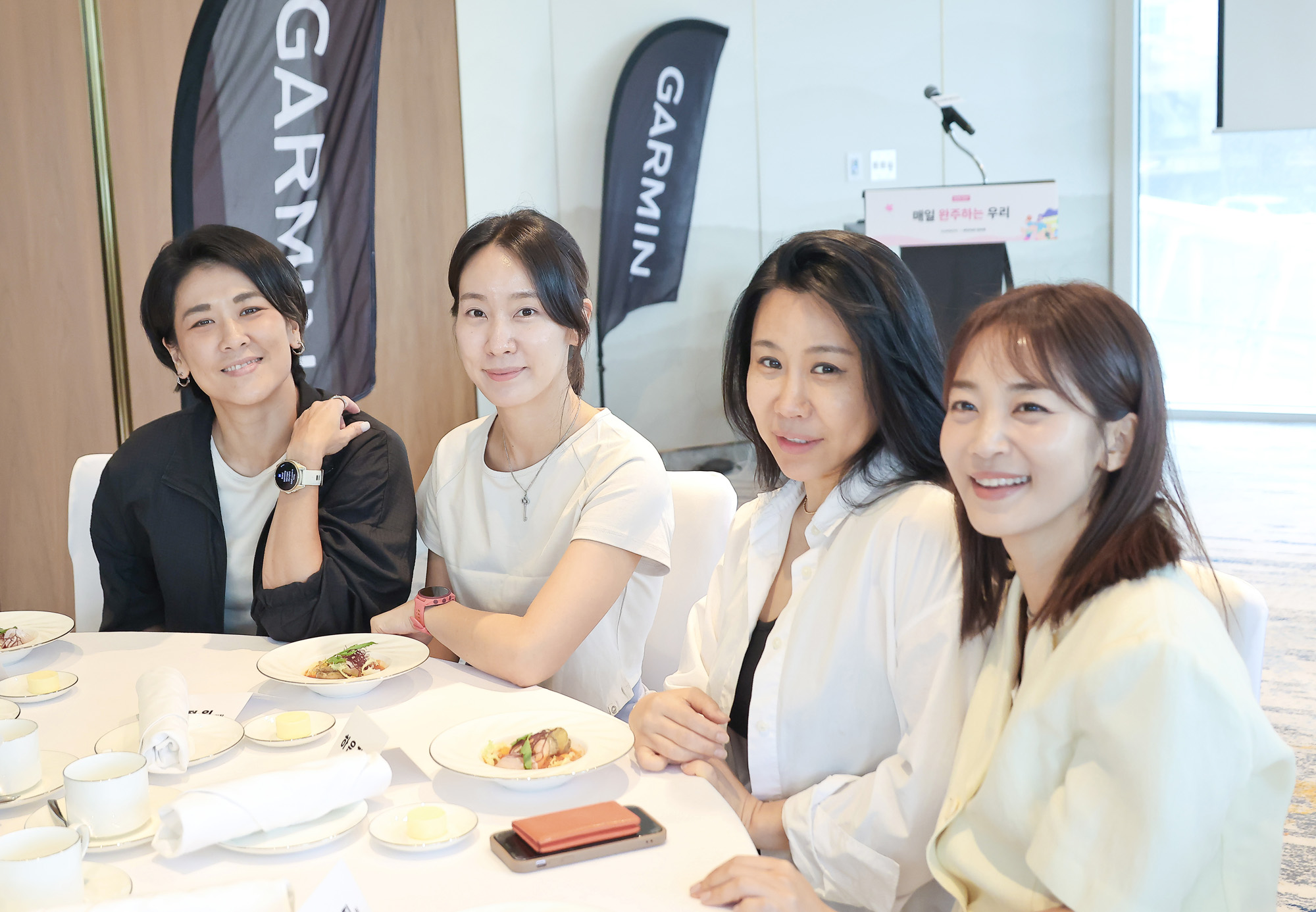 우먼센스;요가;가민코리아;웰니스