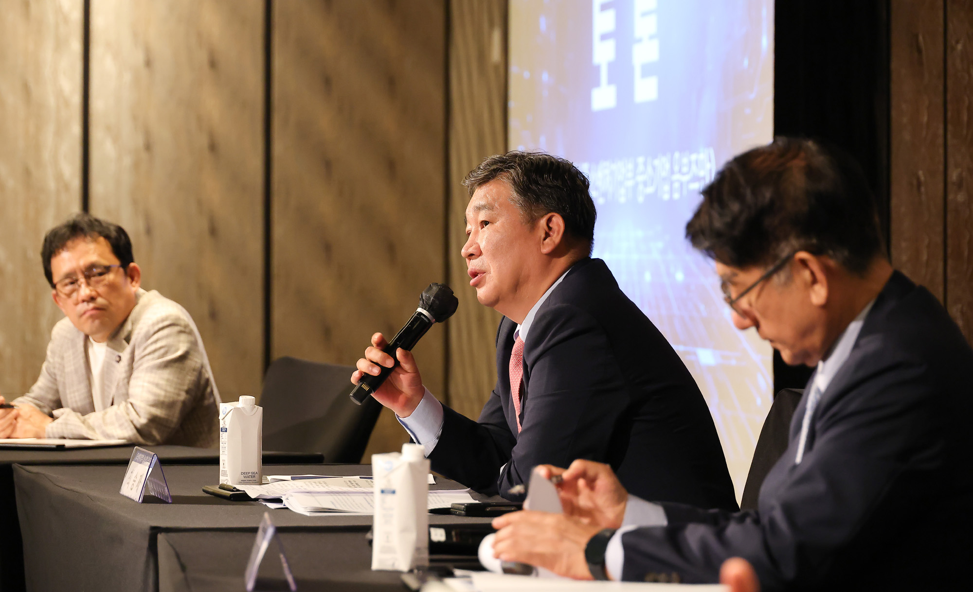 동반성장컨퍼런스;포럼;동반성장위원회;일요신문;포시즌호텔;디지털전환;토론