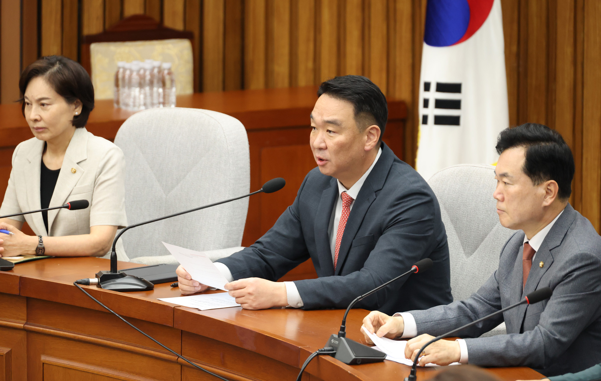 정치;국회;정희용;국민의힘원내대책회의;정점식멱살