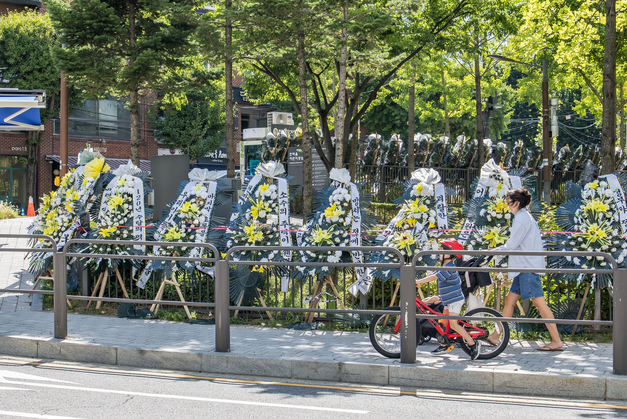 사회;세태;경제;부동산;용산어린이정원;근조화환;용산어린이정원아파트;용산어린이정원임대주택;서울주택;부동산;용산기지부지