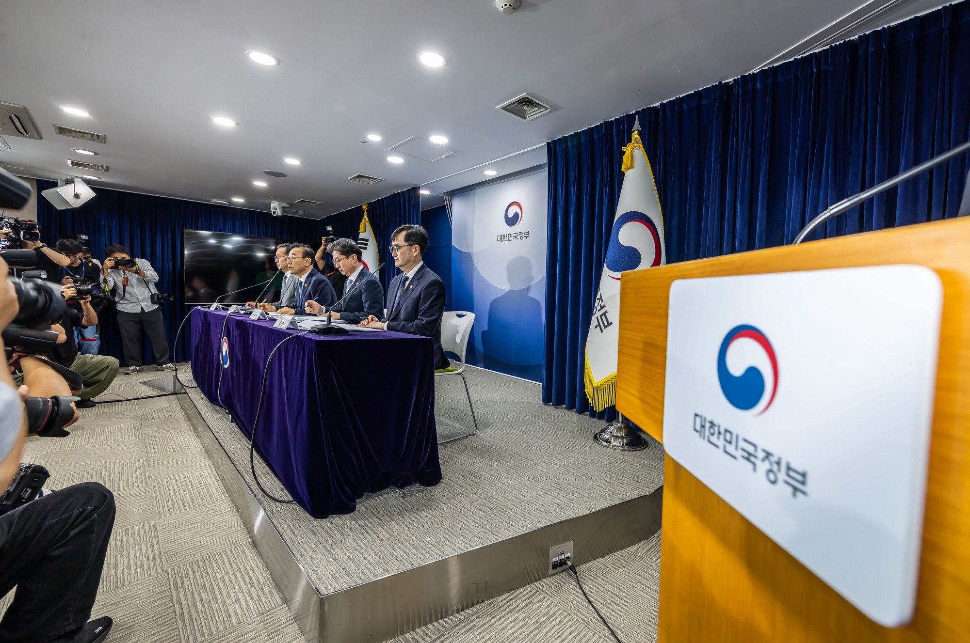 경제;부동산;정부;이재명정부;김윤덕국토교통부장관;김윤덕장관;이억원금융위원장;임기근국무조정실장;전월세및매매시장안정을위한주택신속공급방안;부동산시장안정을위한금융종합대책;정부합동브리핑