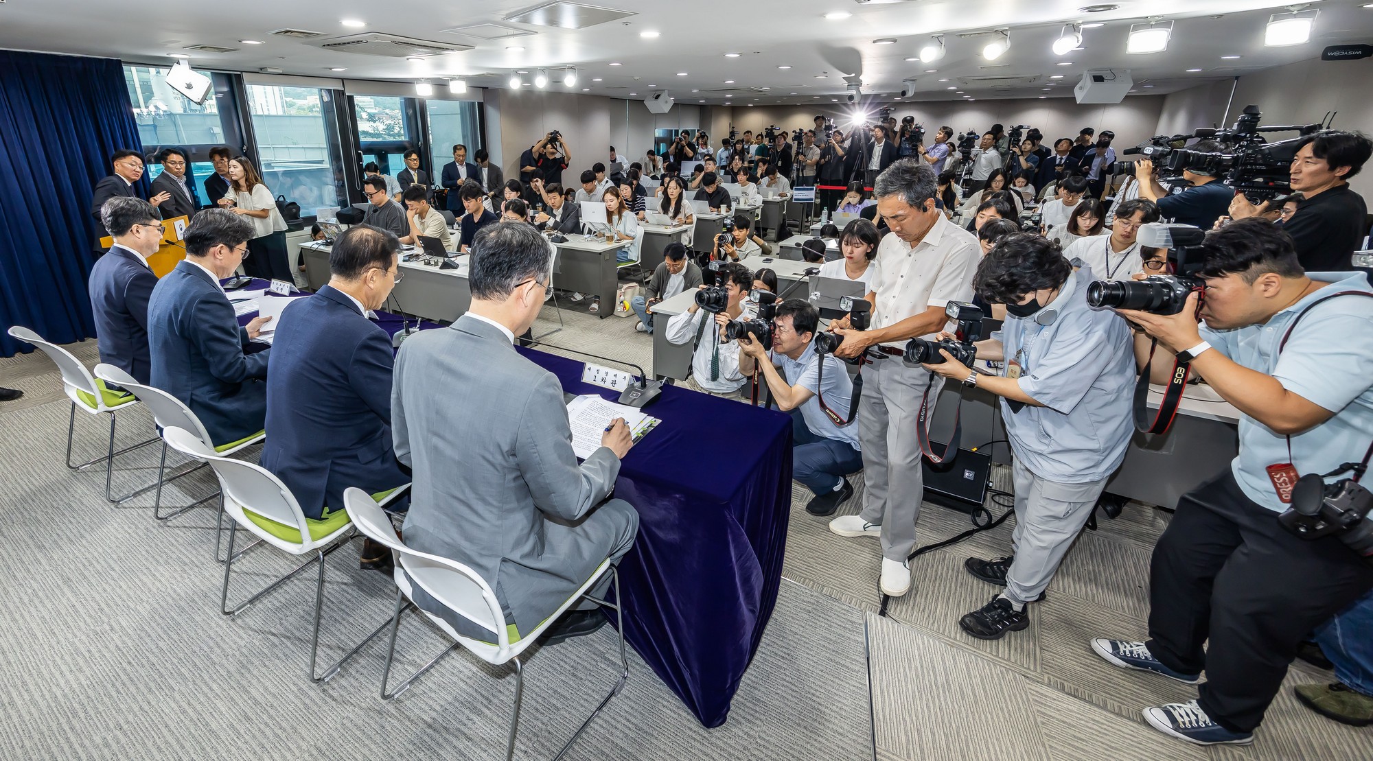 경제;부동산;정부;이재명정부;김윤덕국토교통부장관;김윤덕장관;이억원금융위원장;임기근국무조정실장;전월세및매매시장안정을위한주택신속공급방안;부동산시장안정을위한금융종합대책;정부합동브리핑