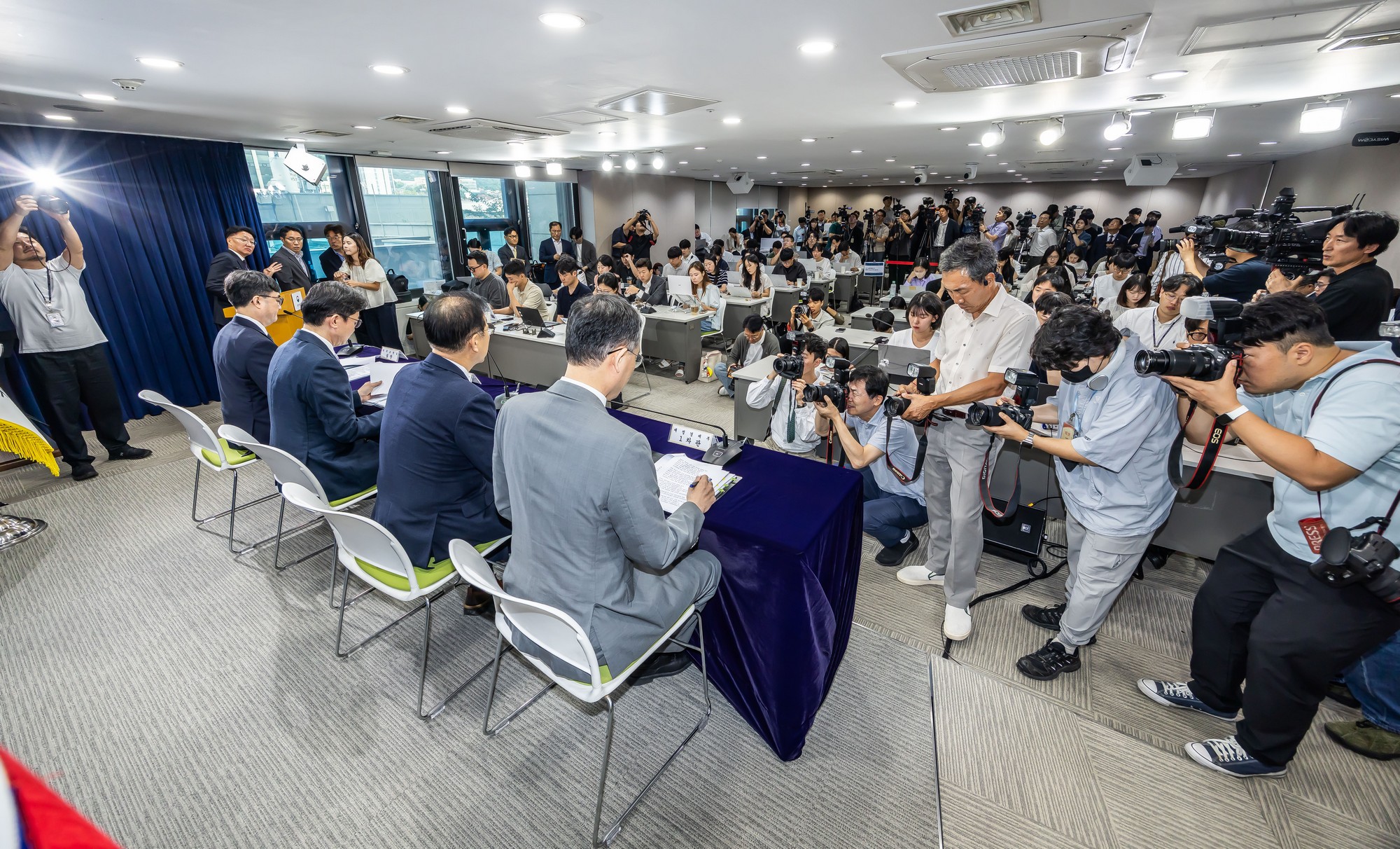 경제;부동산;정부;이재명정부;김윤덕국토교통부장관;김윤덕장관;이억원금융위원장;임기근국무조정실장;전월세및매매시장안정을위한주택신속공급방안;부동산시장안정을위한금융종합대책;정부합동브리핑