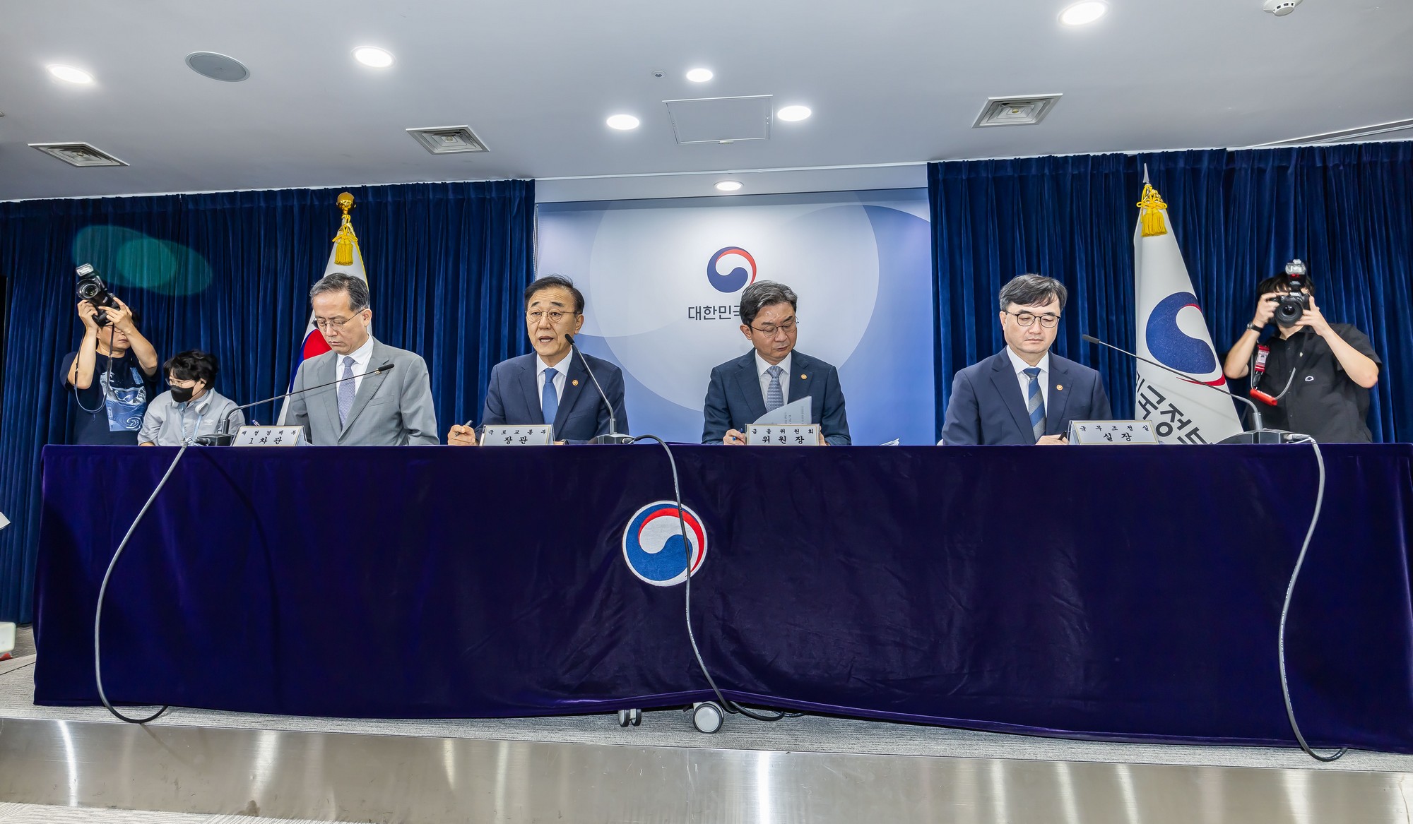 경제;부동산;정부;이재명정부;김윤덕국토교통부장관;김윤덕장관;이억원금융위원장;임기근국무조정실장;전월세및매매시장안정을위한주택신속공급방안;부동산시장안정을위한금융종합대책;정부합동브리핑