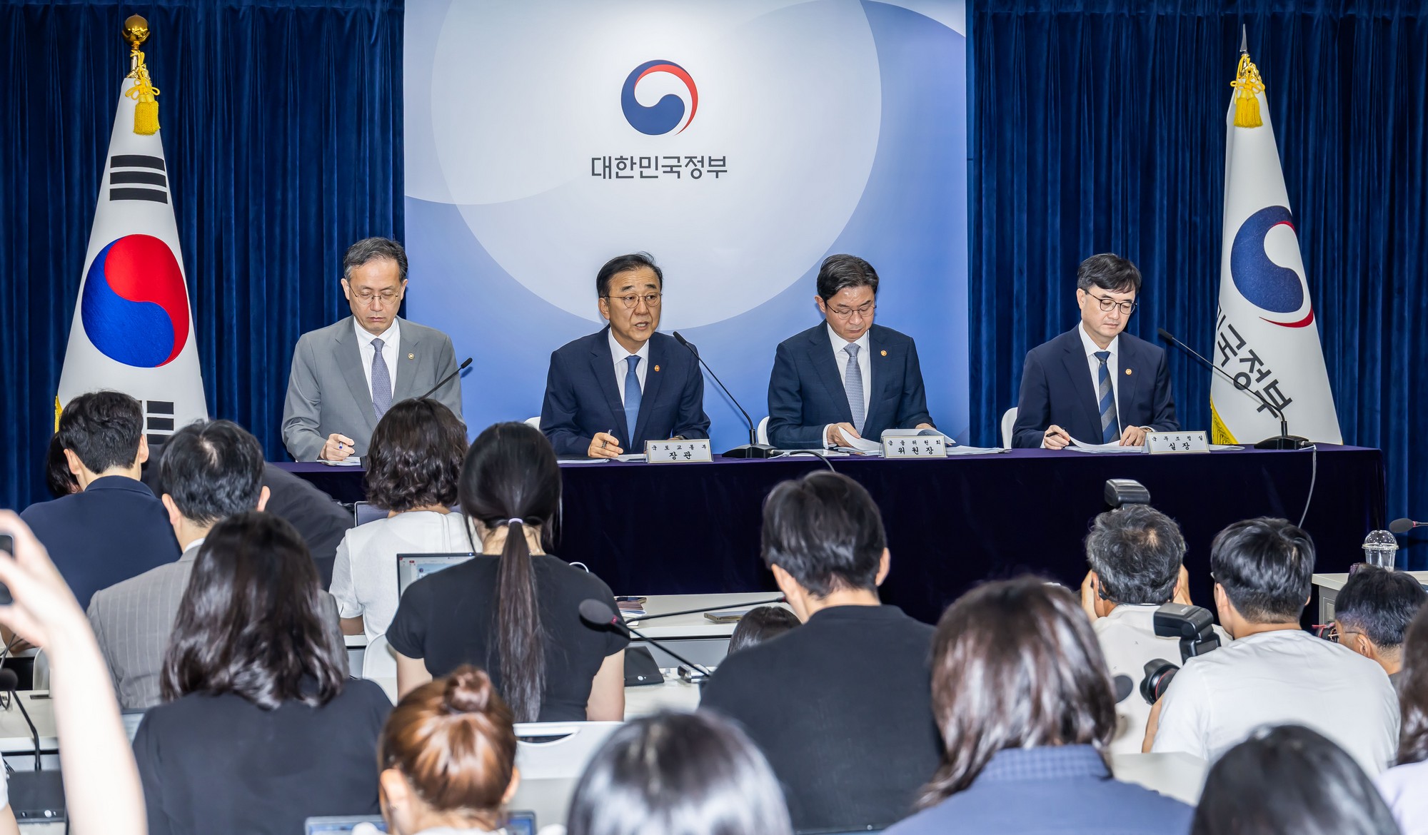 경제;부동산;정부;이재명정부;김윤덕국토교통부장관;김윤덕장관;이억원금융위원장;임기근국무조정실장;전월세및매매시장안정을위한주택신속공급방안;부동산시장안정을위한금융종합대책;정부합동브리핑
