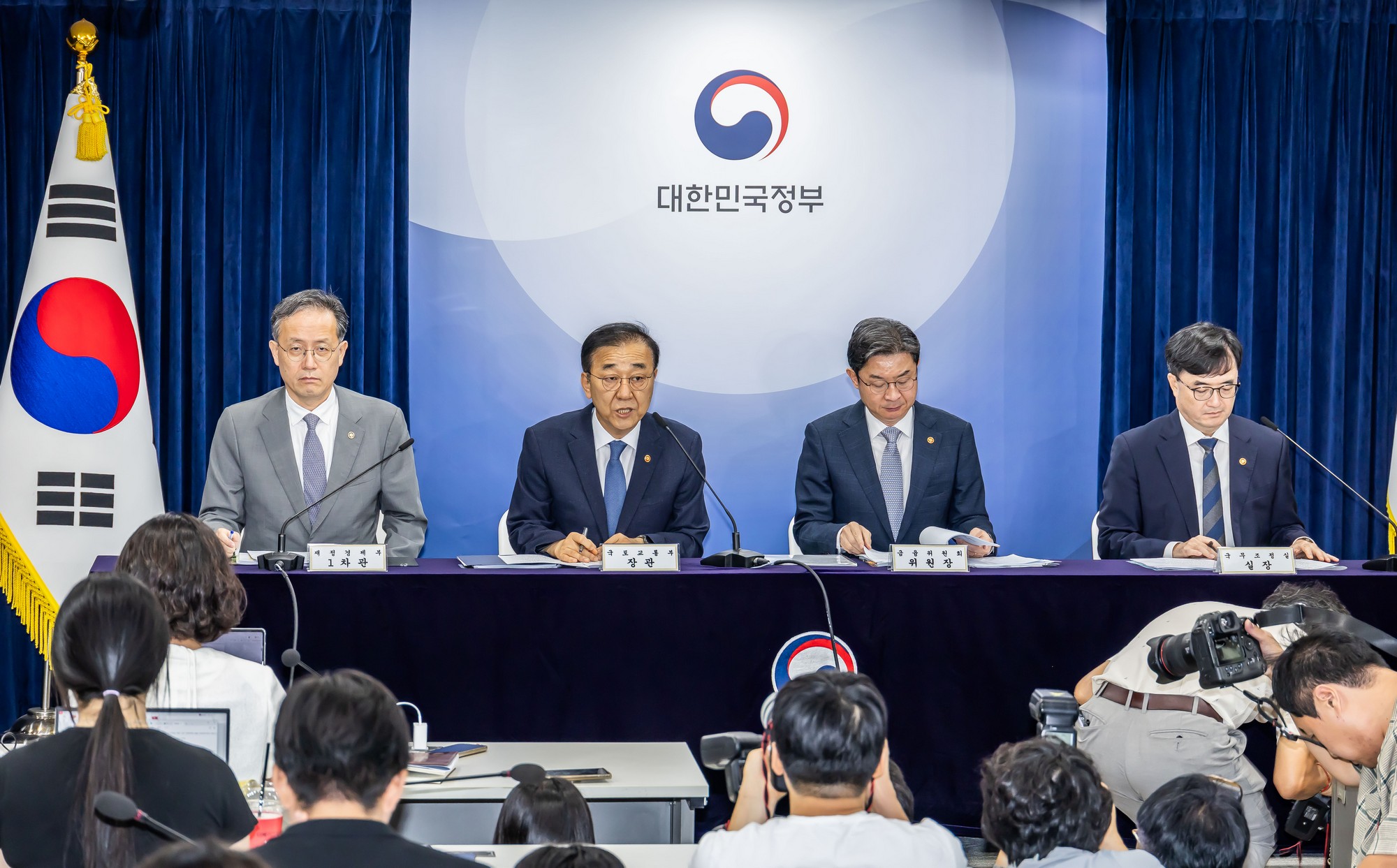 경제;부동산;정부;이재명정부;김윤덕국토교통부장관;김윤덕장관;이억원금융위원장;임기근국무조정실장;전월세및매매시장안정을위한주택신속공급방안;부동산시장안정을위한금융종합대책;정부합동브리핑