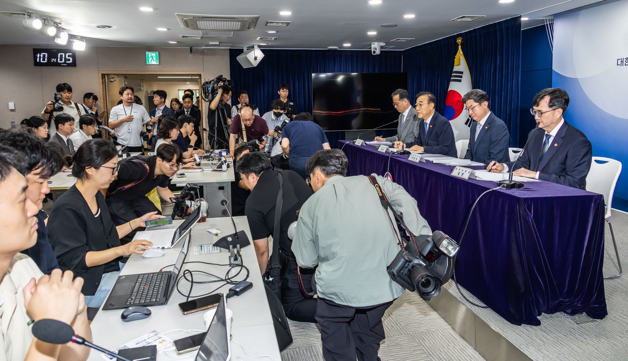 경제;부동산;정부;이재명정부;김윤덕국토교통부장관;김윤덕장관;이억원금융위원장;임기근국무조정실장;전월세및매매시장안정을위한주택신속공급방안;부동산시장안정을위한금융종합대책;정부합동브리핑