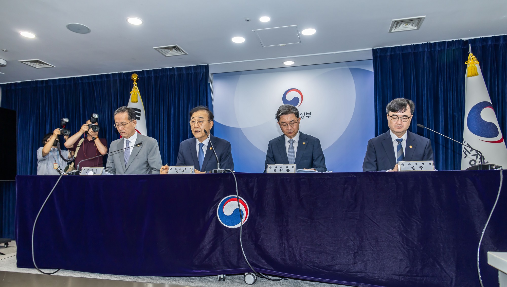 경제;부동산;정부;이재명정부;김윤덕국토교통부장관;김윤덕장관;이억원금융위원장;임기근국무조정실장;전월세및매매시장안정을위한주택신속공급방안;부동산시장안정을위한금융종합대책;정부합동브리핑