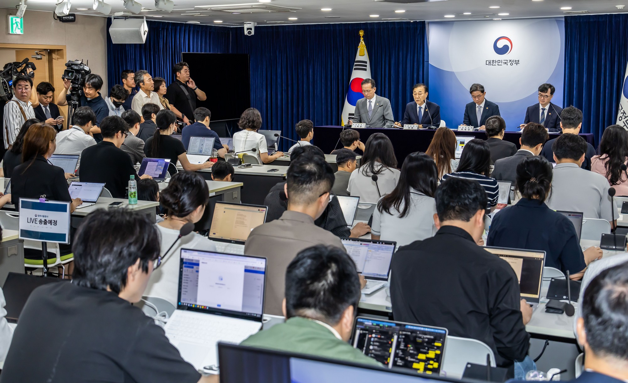 경제;부동산;정부;이재명정부;김윤덕국토교통부장관;김윤덕장관;이억원금융위원장;임기근국무조정실장;전월세및매매시장안정을위한주택신속공급방안;부동산시장안정을위한금융종합대책;정부합동브리핑