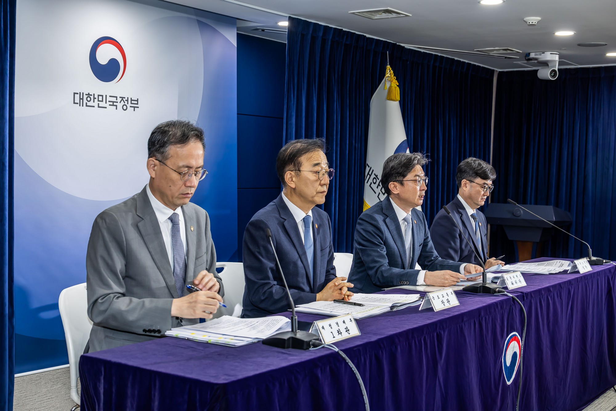 경제;부동산;정부;이재명정부;김윤덕국토교통부장관;김윤덕장관;이억원금융위원장;임기근국무조정실장;전월세및매매시장안정을위한주택신속공급방안;부동산시장안정을위한금융종합대책;정부합동브리핑