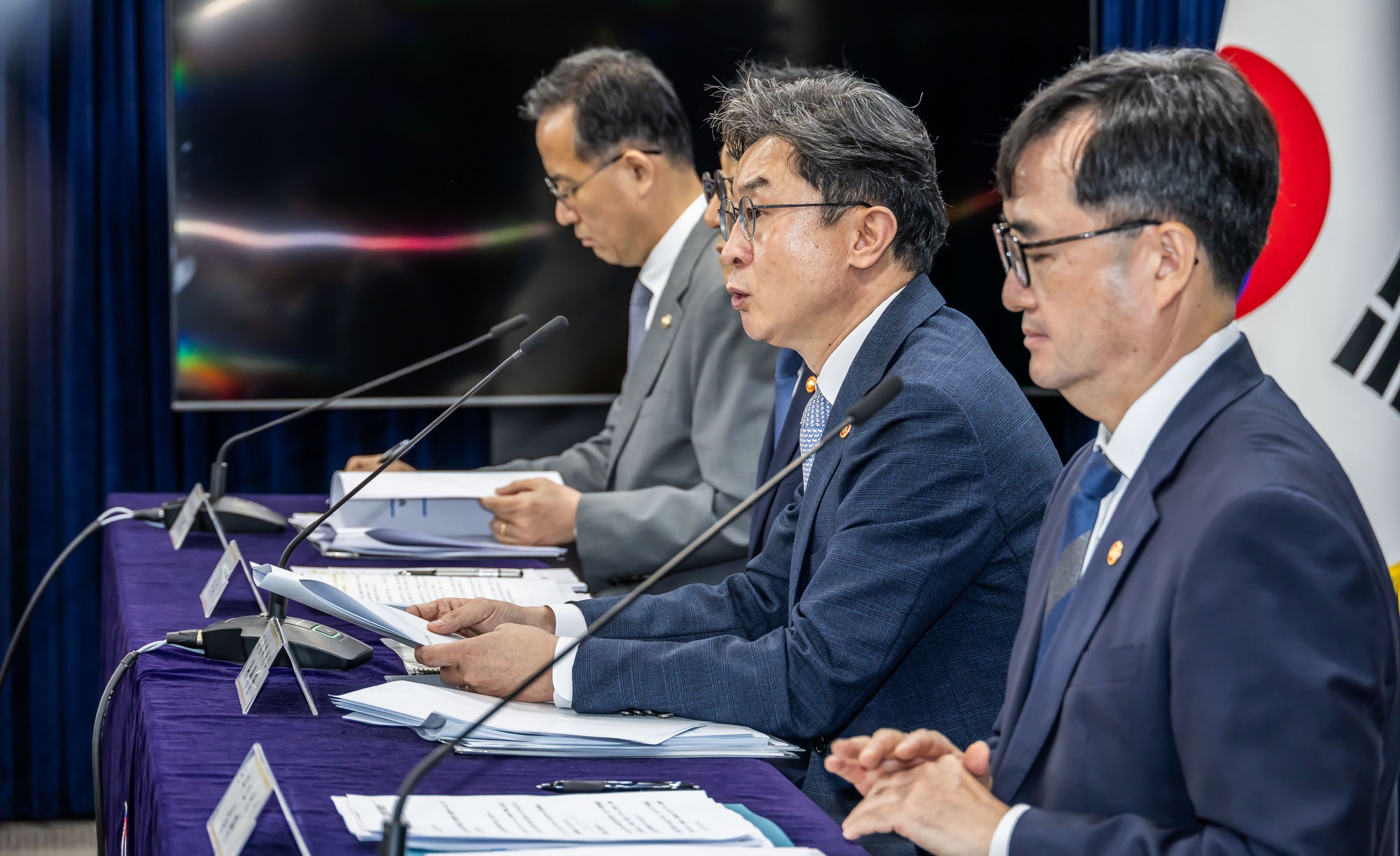 경제;부동산;정부;이재명정부;김윤덕국토교통부장관;김윤덕장관;이억원금융위원장;임기근국무조정실장;전월세및매매시장안정을위한주택신속공급방안;부동산시장안정을위한금융종합대책;정부합동브리핑