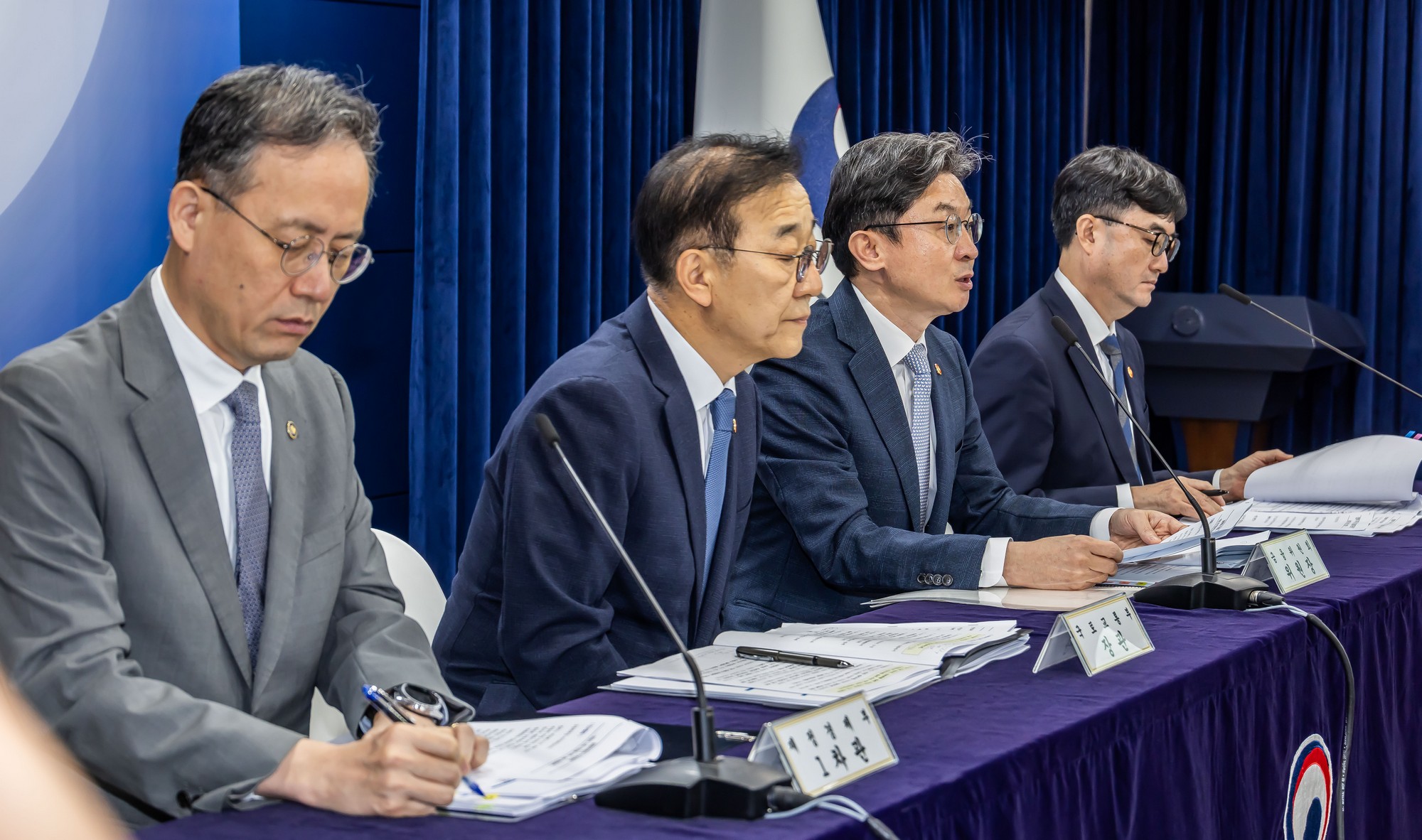 경제;부동산;정부;이재명정부;김윤덕국토교통부장관;김윤덕장관;이억원금융위원장;임기근국무조정실장;전월세및매매시장안정을위한주택신속공급방안;부동산시장안정을위한금융종합대책;정부합동브리핑