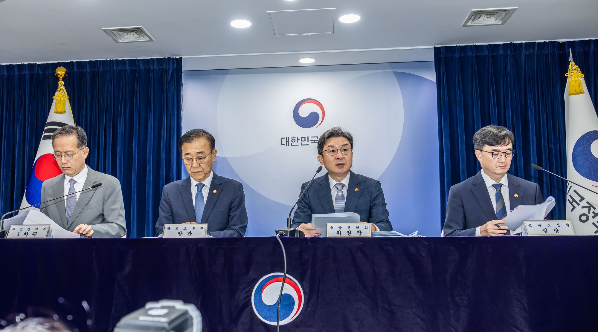 경제;부동산;정부;이재명정부;김윤덕국토교통부장관;김윤덕장관;이억원금융위원장;임기근국무조정실장;전월세및매매시장안정을위한주택신속공급방안;부동산시장안정을위한금융종합대책;정부합동브리핑