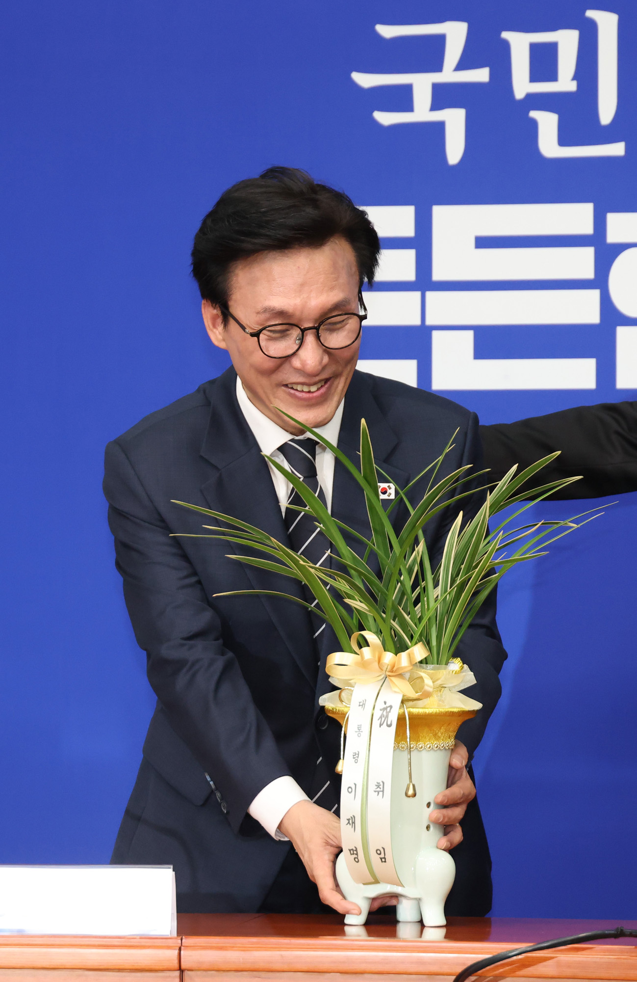정치;국회;김민석;강훈식;대통령축하난