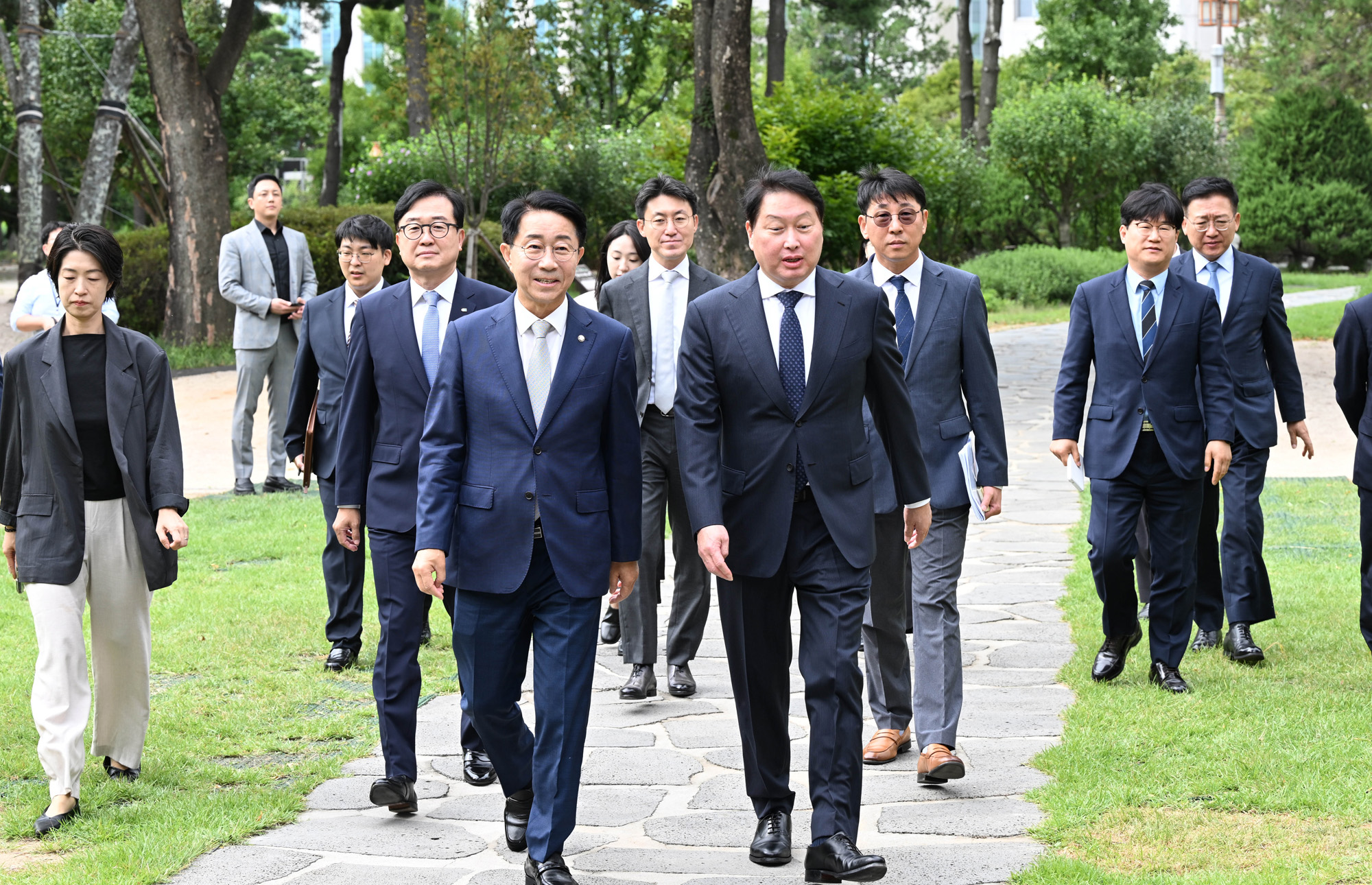 정치;경제;경제대도약위원회출범식;조정식 국회의장;최태원