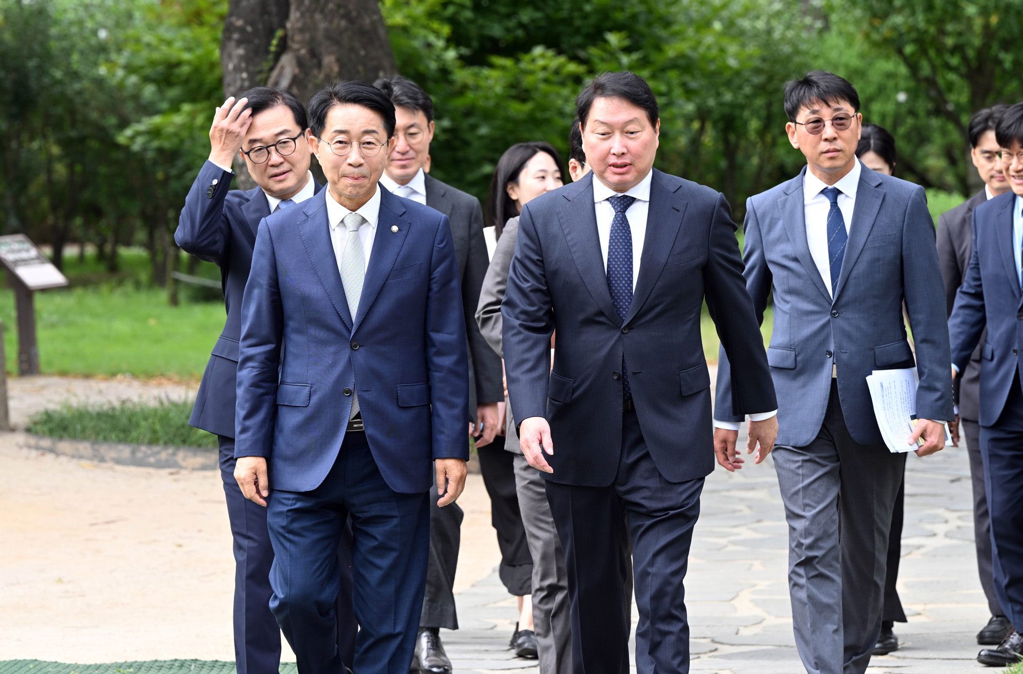 정치;경제;경제대도약위원회출범식;조정식 국회의장;최태원