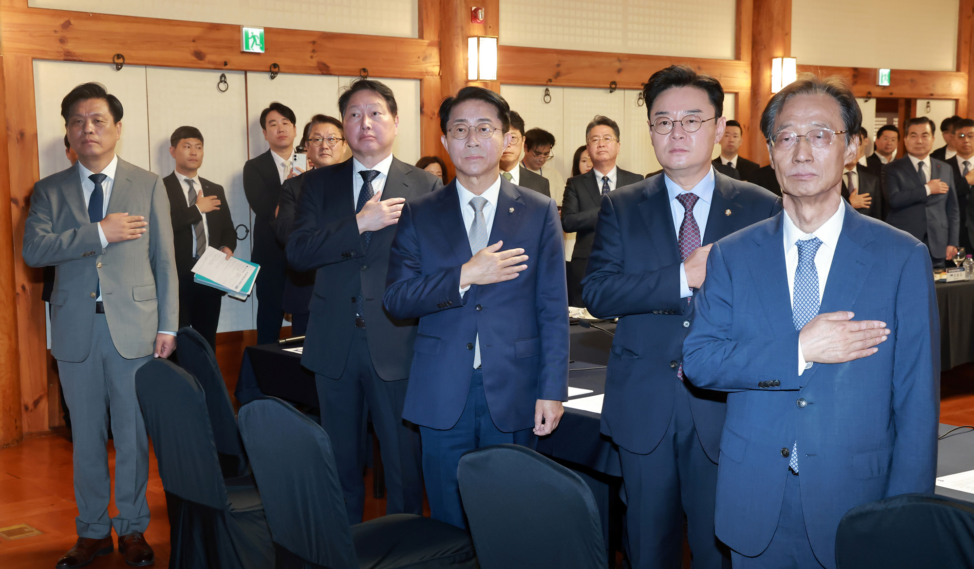 정치;경제;경제대도약위원회출범식;조정식 국회의장;최태원