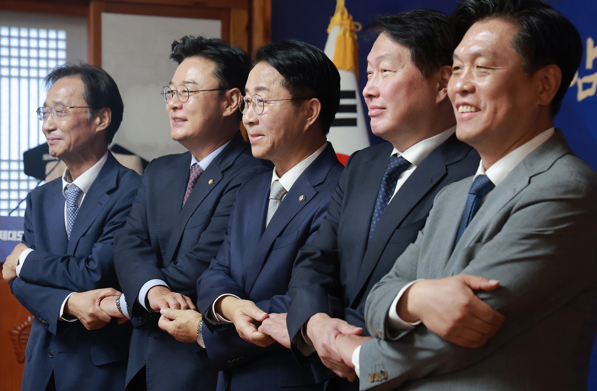 정치;경제;경제대도약위원회출범식;조정식 국회의장;최태원