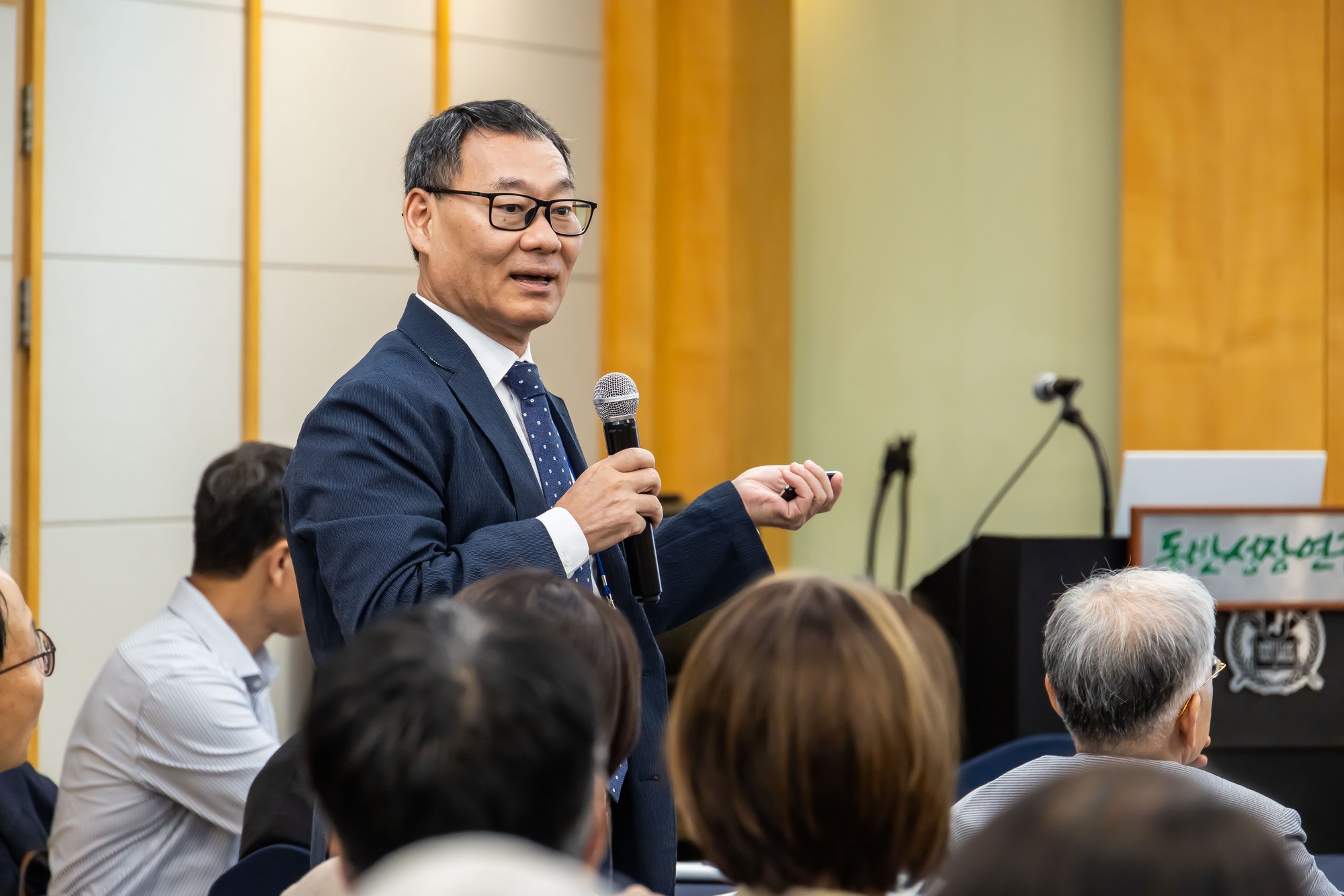 경제;행사;동반성장연구소;제131회동반성장포럼;정운찬;정운찬동반성장연구소이사장;전성인;전성인 홍익대학교 경제학부 교수;성과공유와 동반성장 삼성전자 노사교섭을 중심;서울대학교호암교수회관