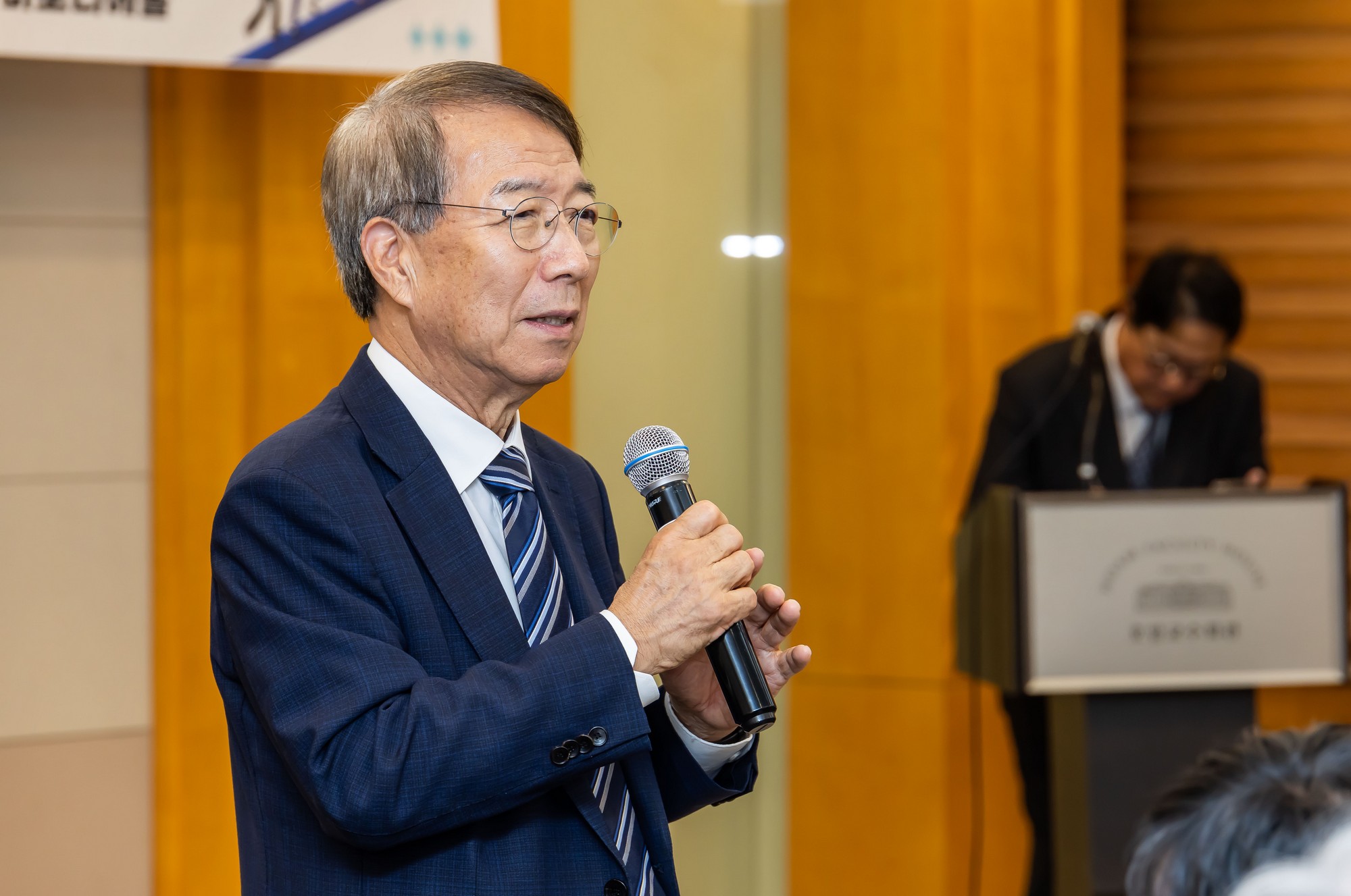 경제;행사;동반성장연구소;제131회동반성장포럼;정운찬;정운찬동반성장연구소이사장;전성인;전성인 홍익대학교 경제학부 교수;성과공유와 동반성장 삼성전자 노사교섭을 중심;서울대학교호암교수회관