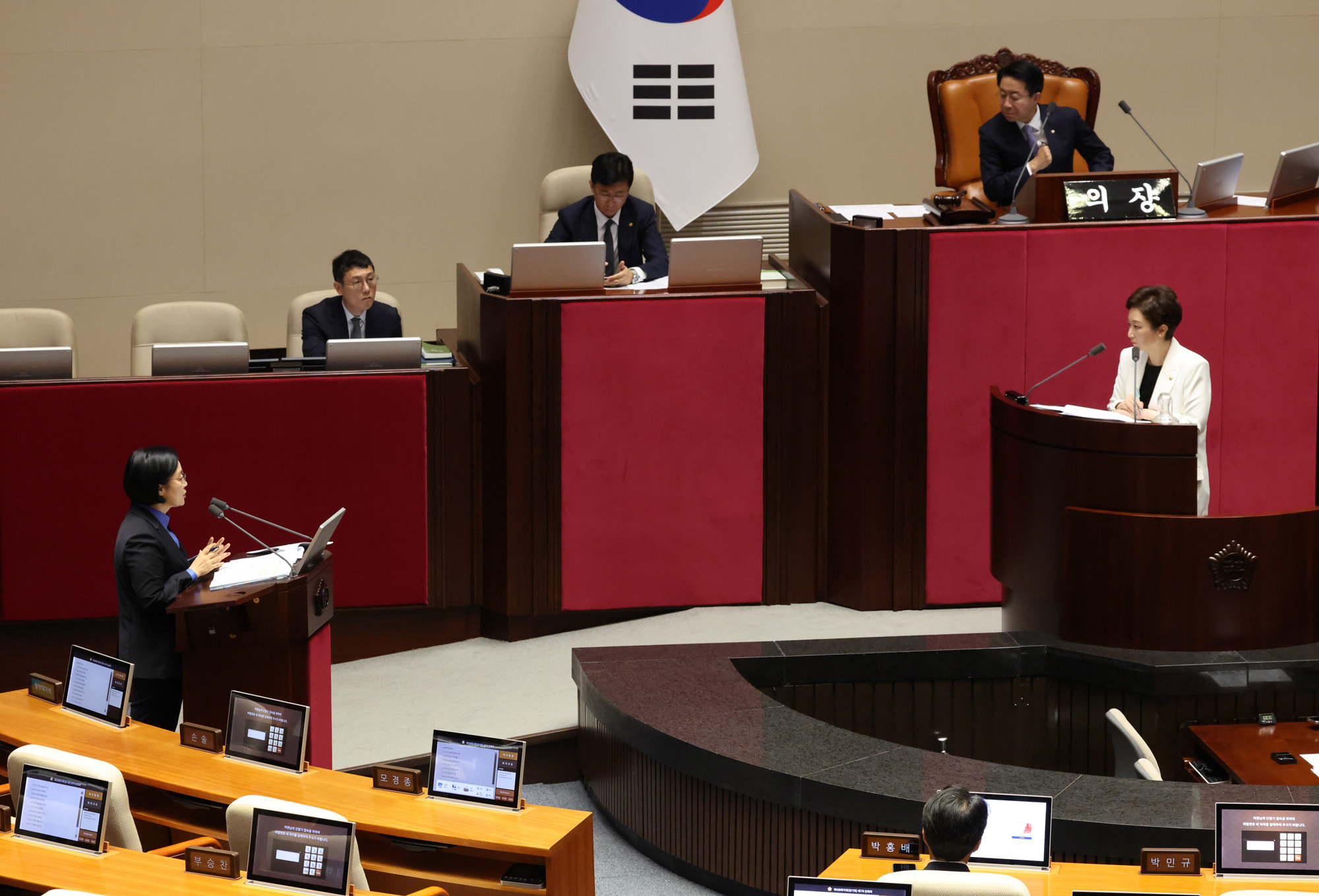 정치;국회;대정부질문;본회의;한성숙 국무총리
