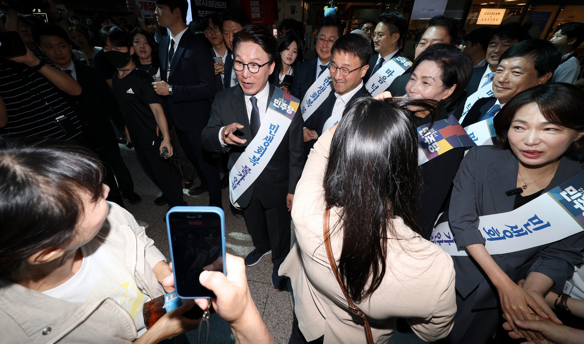 정치;정당;여당;더불어민주당;김민석;민주당;더불어민주당추석귀성인사;용산역;정당귀성인사;민주당추석귀성인사