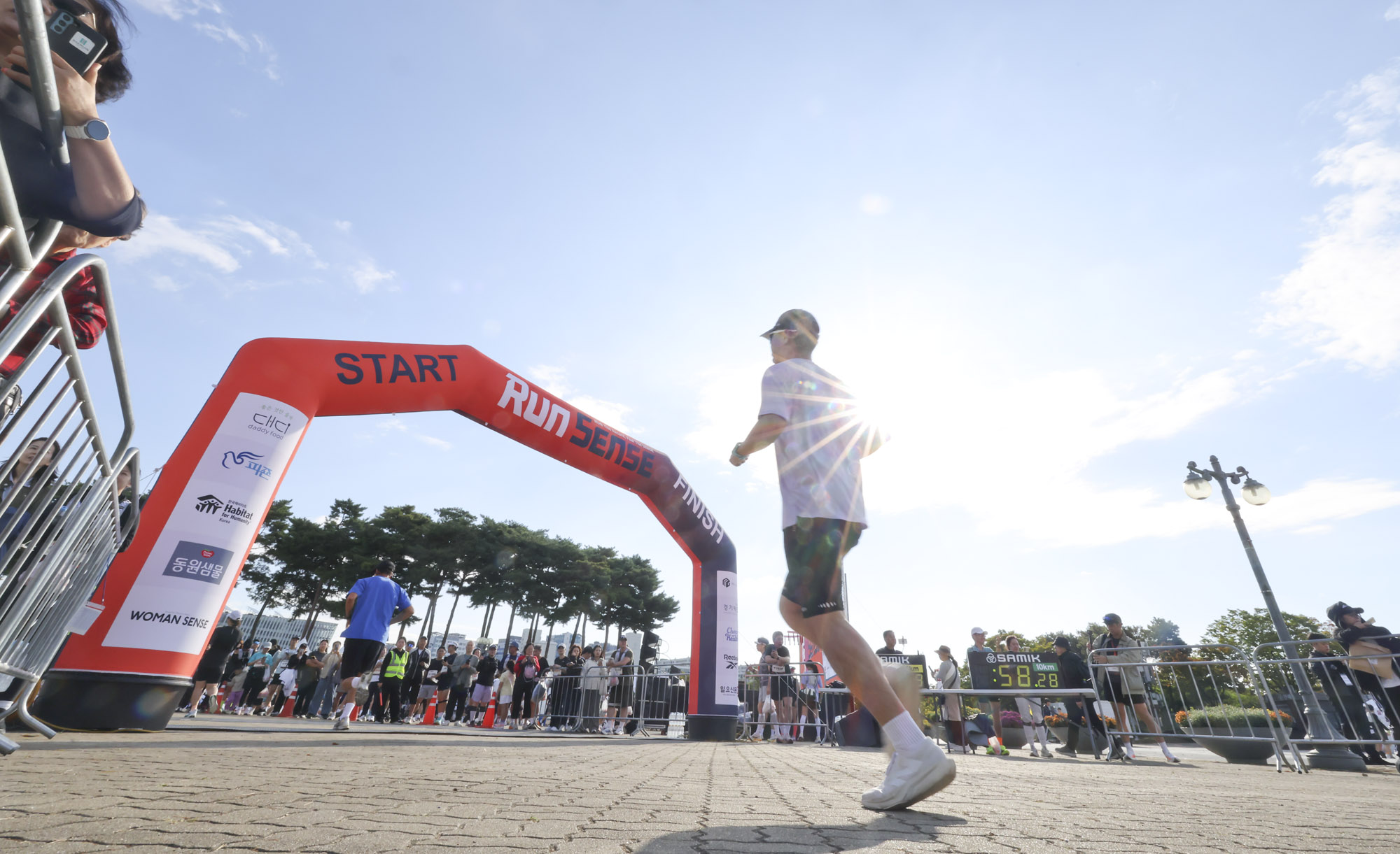 런센스;마라톤;버닝런;런센스2026;비즈한국