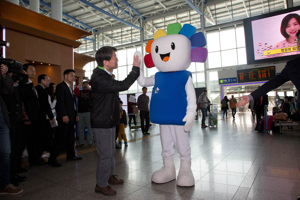 정치/정당/국민의당/사전투표/서울역/안철수