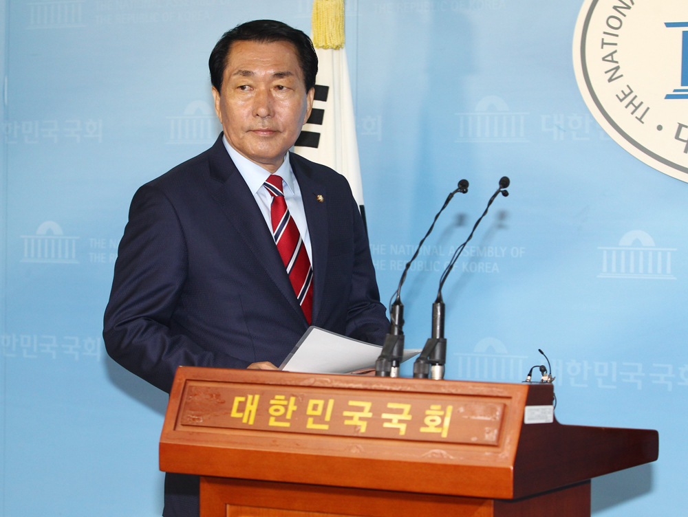 정치/국회/안상수/새누리당복당