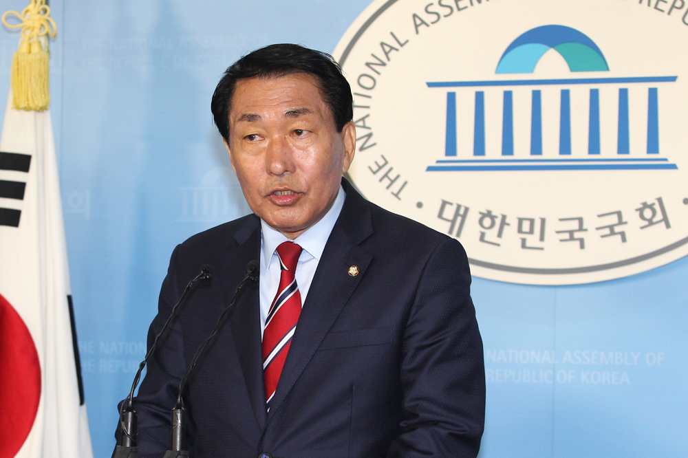 정치/국회/안상수/새누리당복당