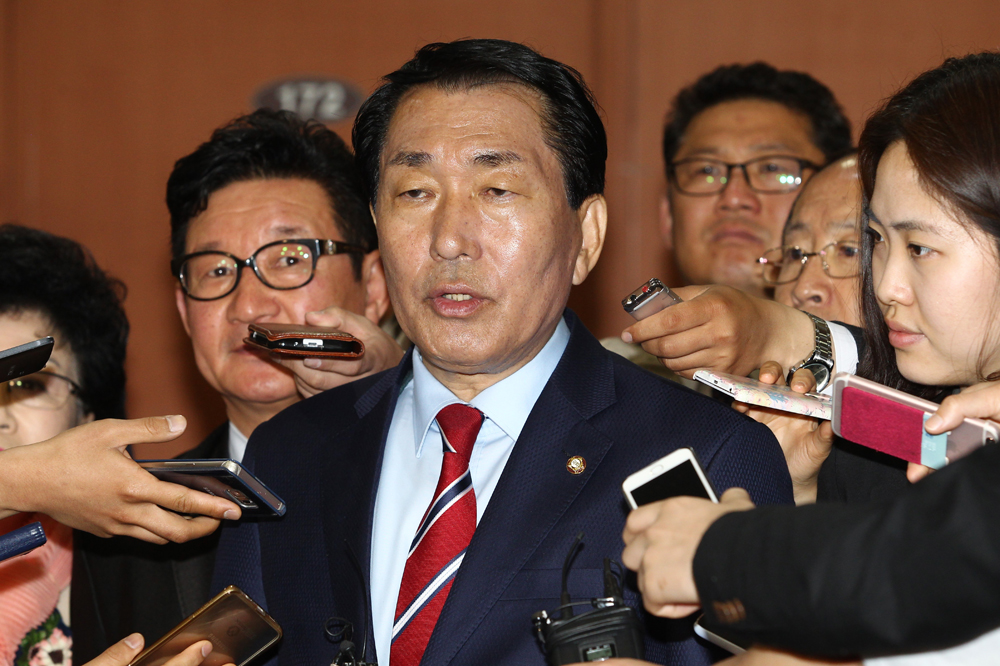 정치/국회/안상수/새누리당복당