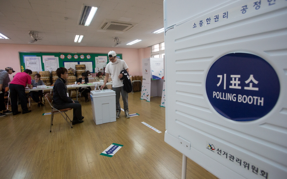 투표소 / 투표하는 시민들 / 마포구 투표소 / 도