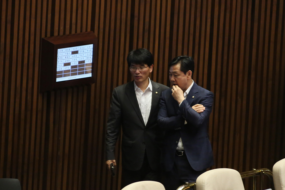 정치/국회/본회의/대정부질문/박완주/김관영