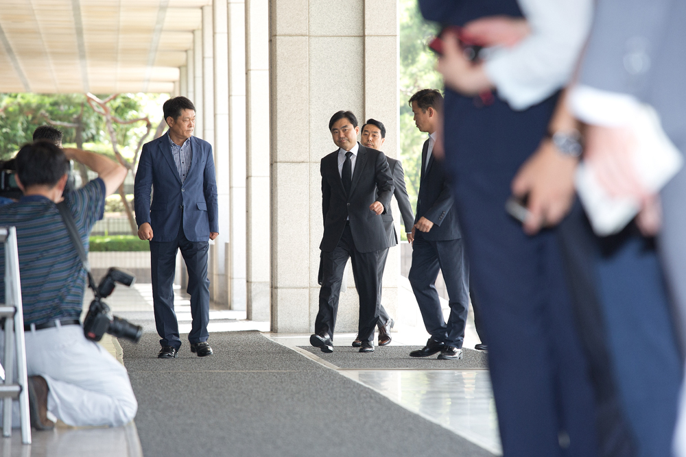 사회,경제,주식,주식대박,배임,검사장,진경준,소환,출두,서울중앙지검,특임검사