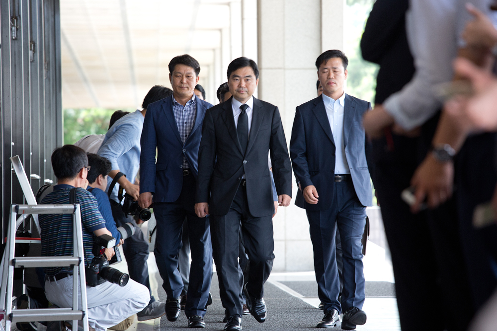 사회,경제,주식,주식대박,배임,검사장,진경준,소환,출두,서울중앙지검,특임검사