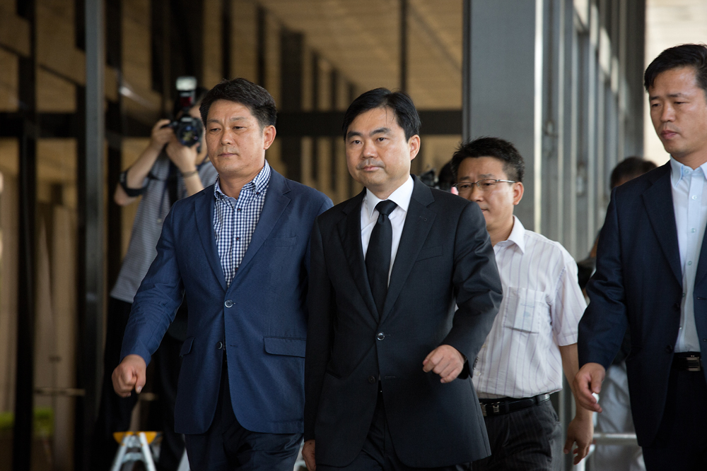 사회,경제,주식,주식대박,배임,검사장,진경준,소환,출두,서울중앙지검,특임검사