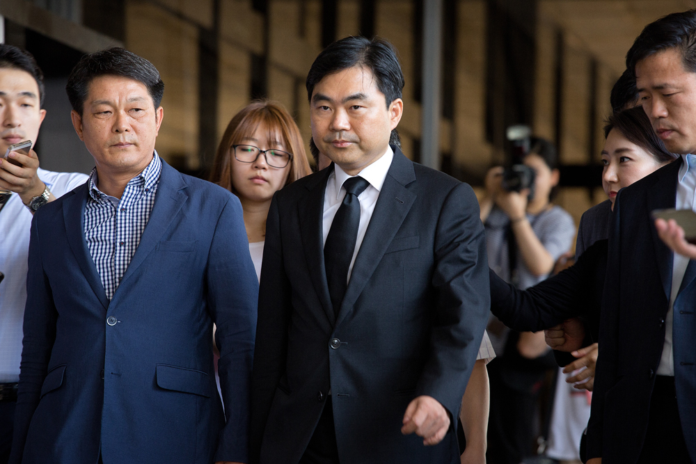 사회,경제,주식,주식대박,배임,검사장,진경준,소환,출두,서울중앙지검,특임검사