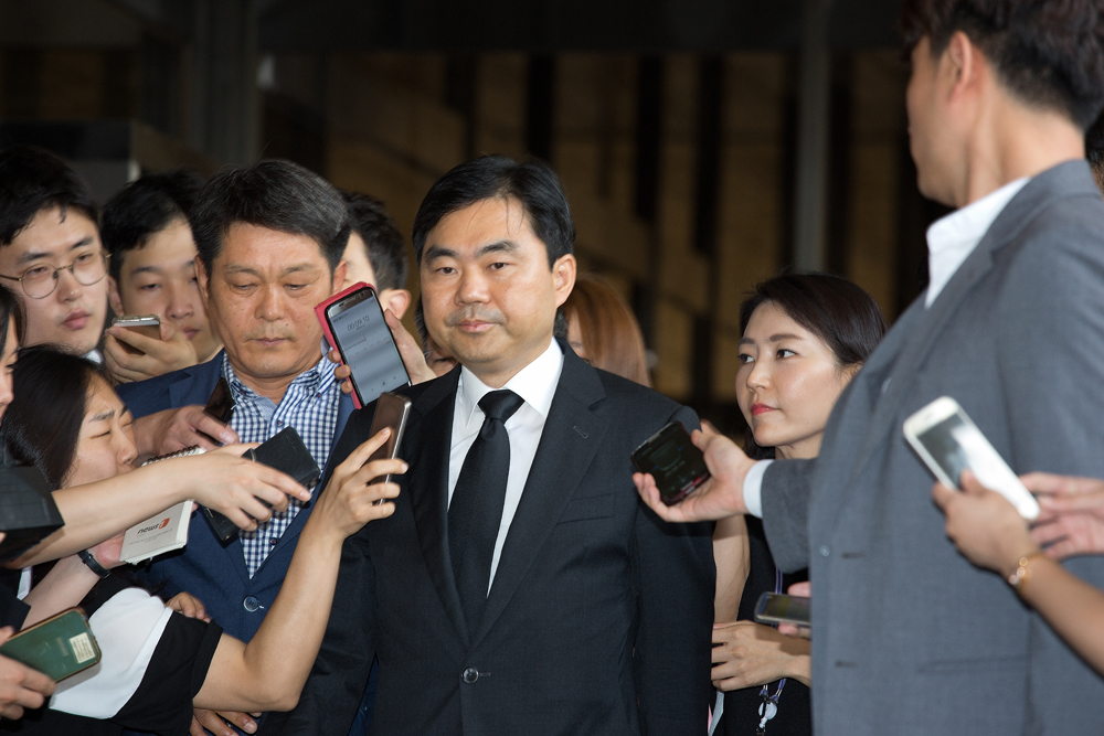 사회,경제,주식,주식대박,배임,검사장,진경준,소환,출두,서울중앙지검,특임검사