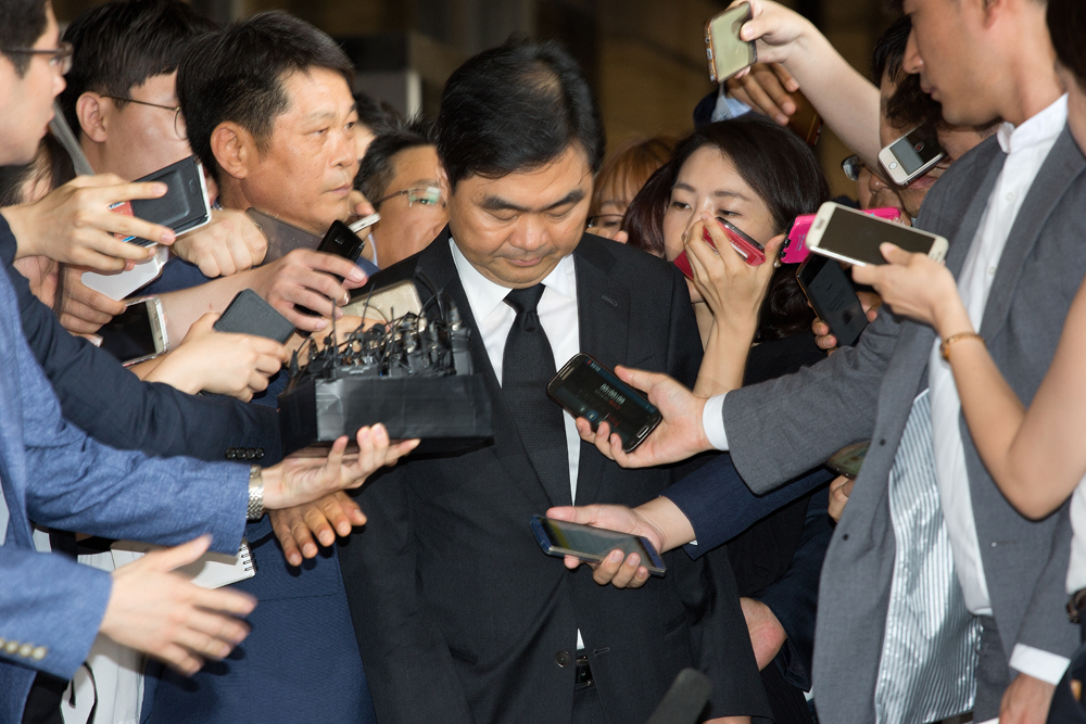 사회,경제,주식,주식대박,배임,검사장,진경준,소환,출두,서울중앙지검,특임검사