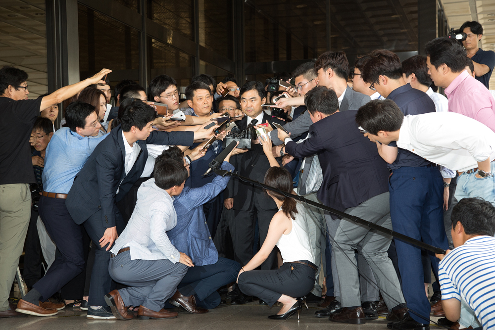 사회,경제,주식,주식대박,배임,검사장,진경준,소환,출두,서울중앙지검,특임검사