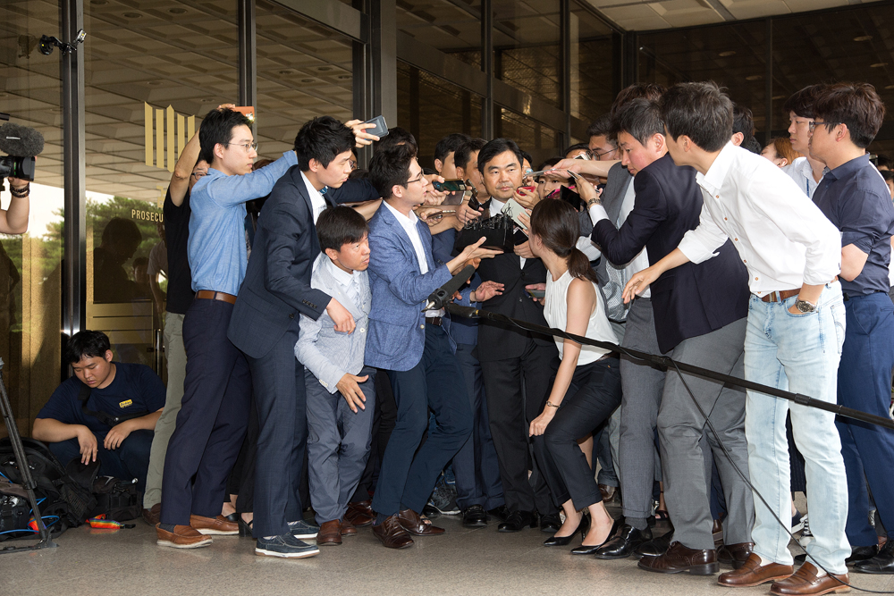 사회,경제,주식,주식대박,배임,검사장,진경준,소환,출두,서울중앙지검,특임검사