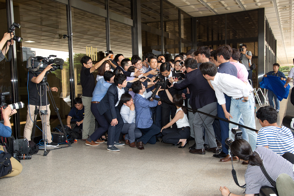 사회,경제,주식,주식대박,배임,검사장,진경준,소환,출두,서울중앙지검,특임검사