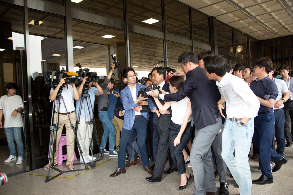 사회,경제,주식,주식대박,배임,검사장,진경준,소환,출두,서울중앙지검,특임검사