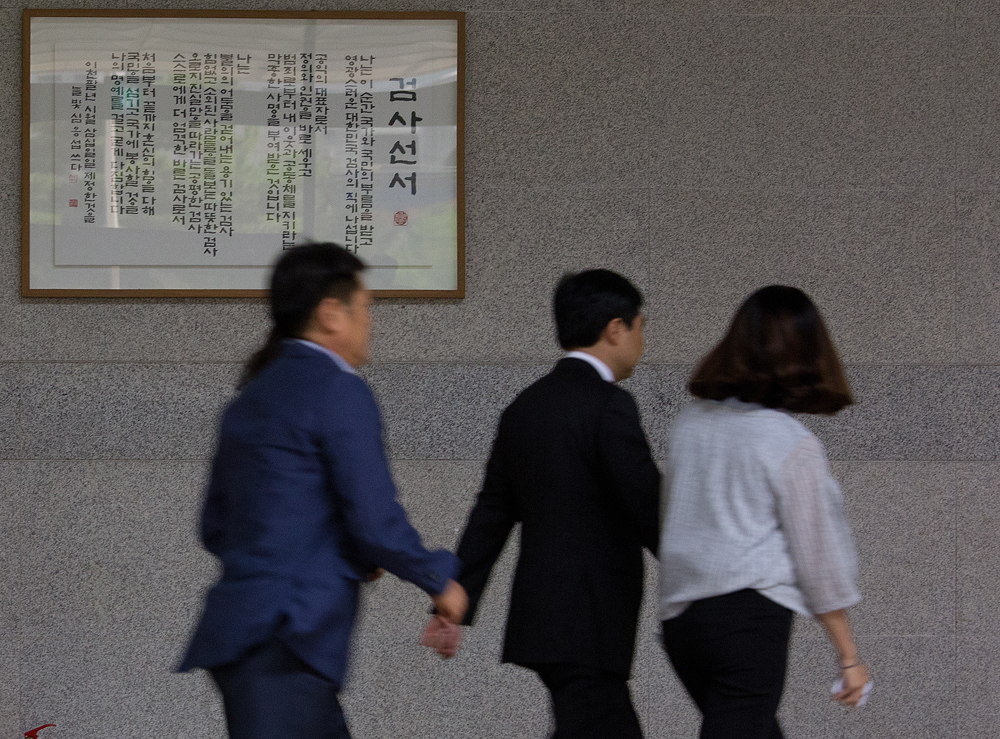 사회,경제,주식,주식대박,배임,검사장,진경준,소환,출두,서울중앙지검,특임검사