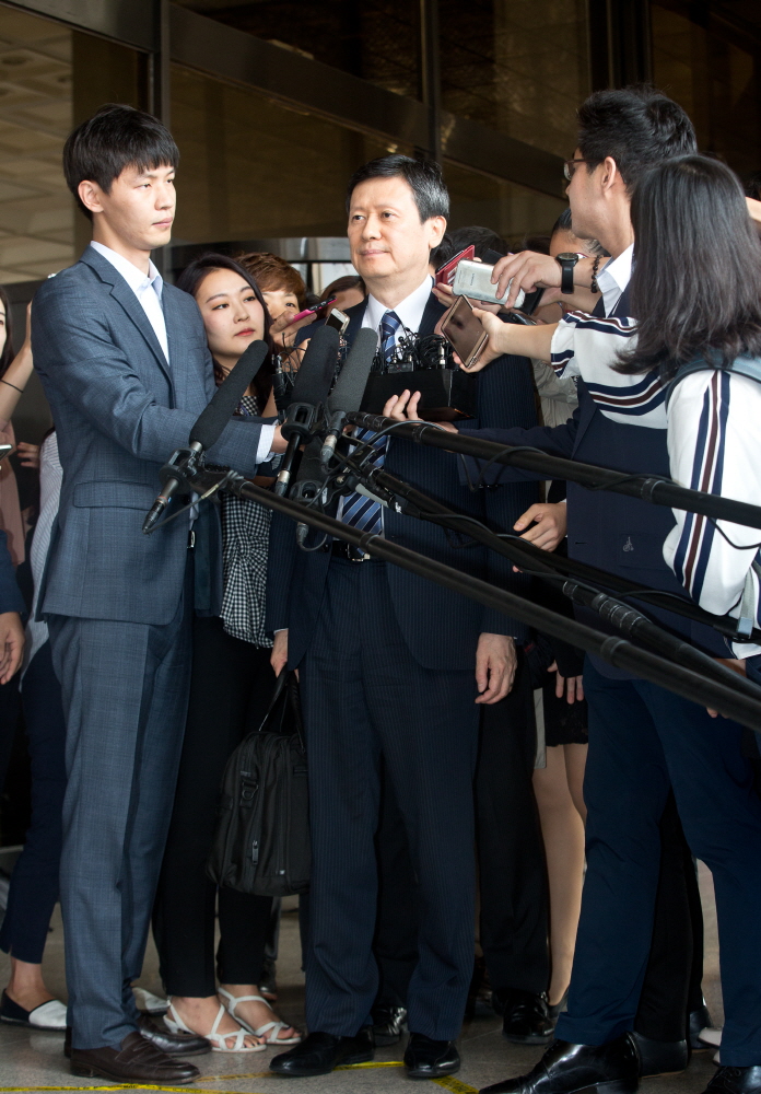 신동주,롯데,롯데홀딩스,신동주 검찰 출석,신동주 검찰