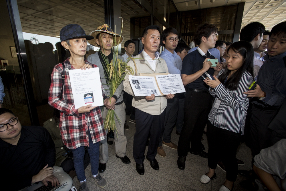 신격호 사촌,신동빈 검찰 출석 시위