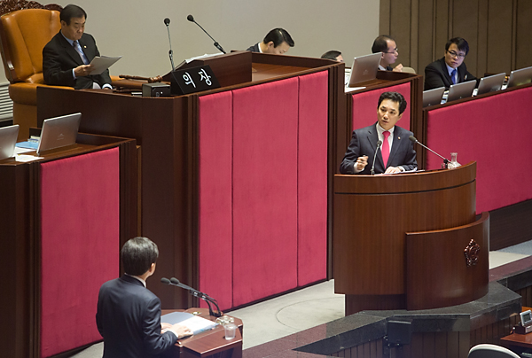 정치/국회/국회의원/정당/본회의/대정부질문/본